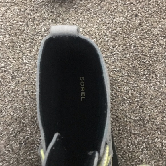 Sorel rain boots - Picture 3 of 3